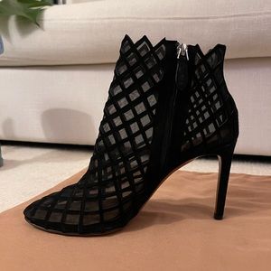 Alaïa 90 Laser-cut suede and mesh ankle book - Size 37.5 (US 7.5)